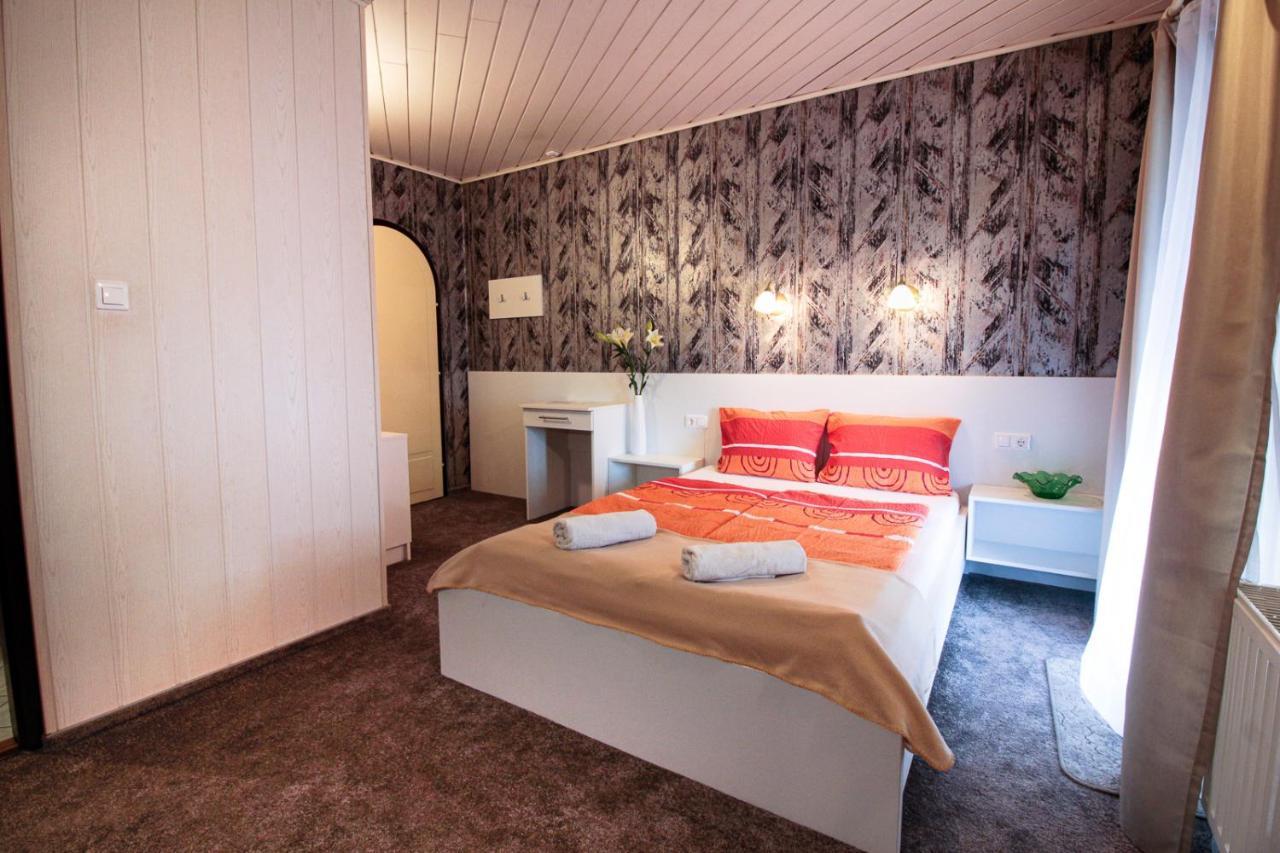 Emi Vendeghaz Hotel Balatonszárszó Exterior foto