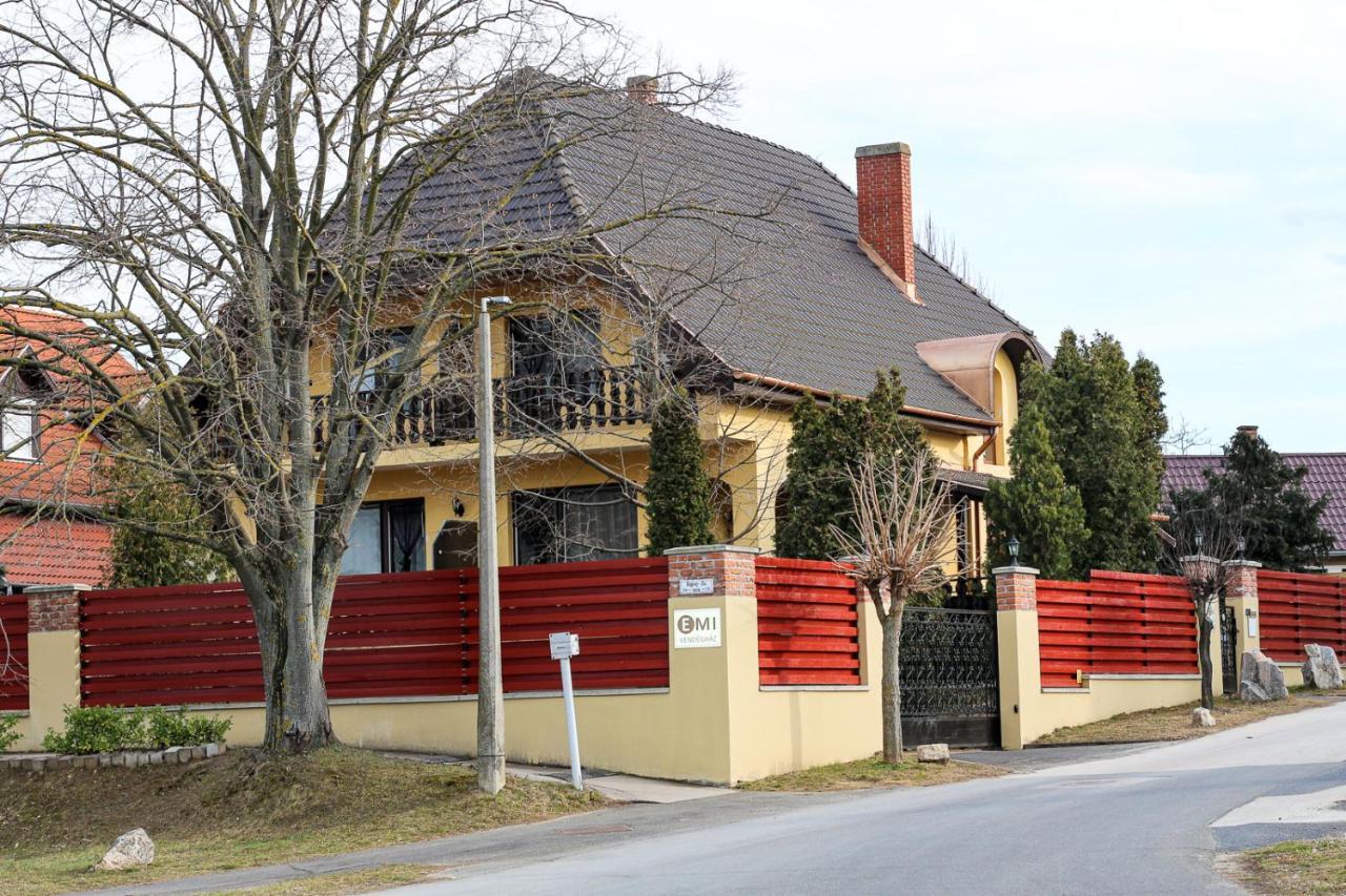 Emi Vendeghaz Hotel Balatonszárszó Exterior foto