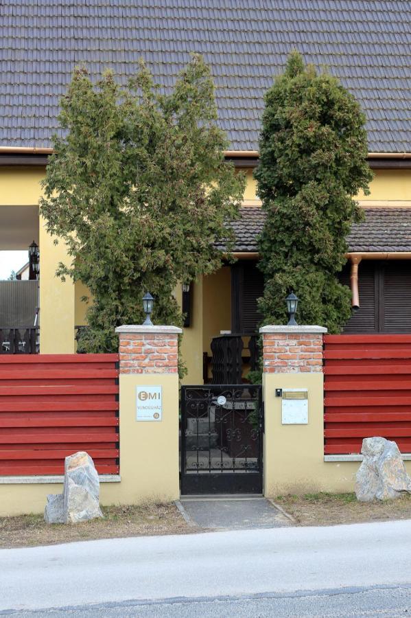 Emi Vendeghaz Hotel Balatonszárszó Exterior foto