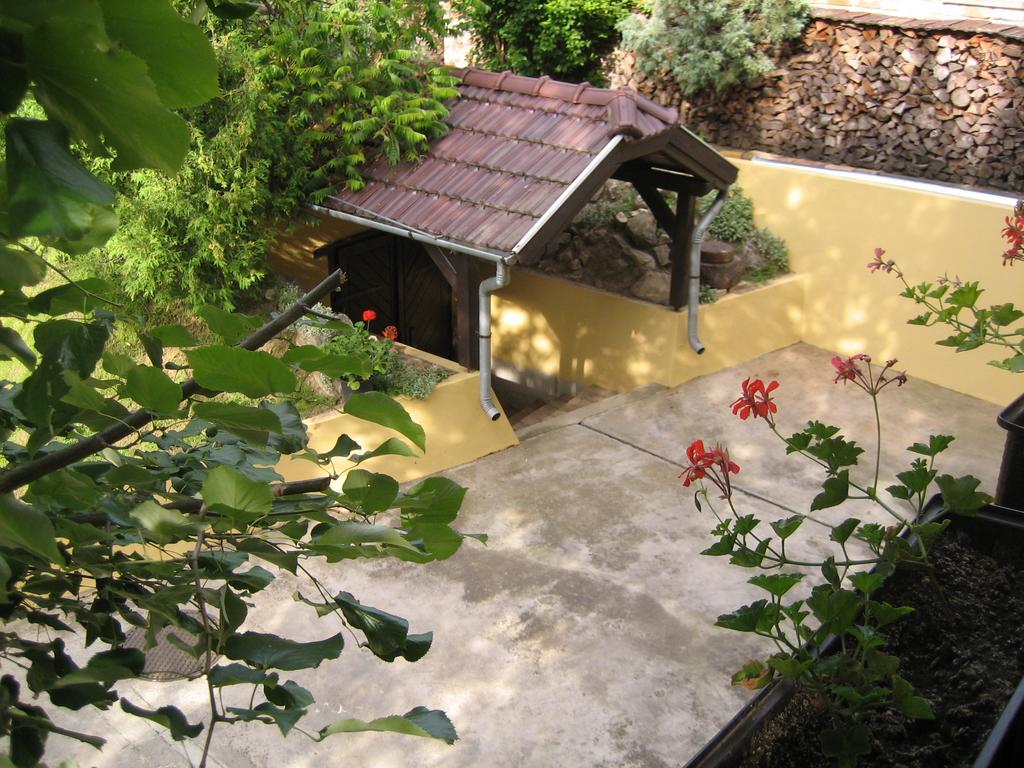 Emi Vendeghaz Hotel Balatonszárszó Exterior foto