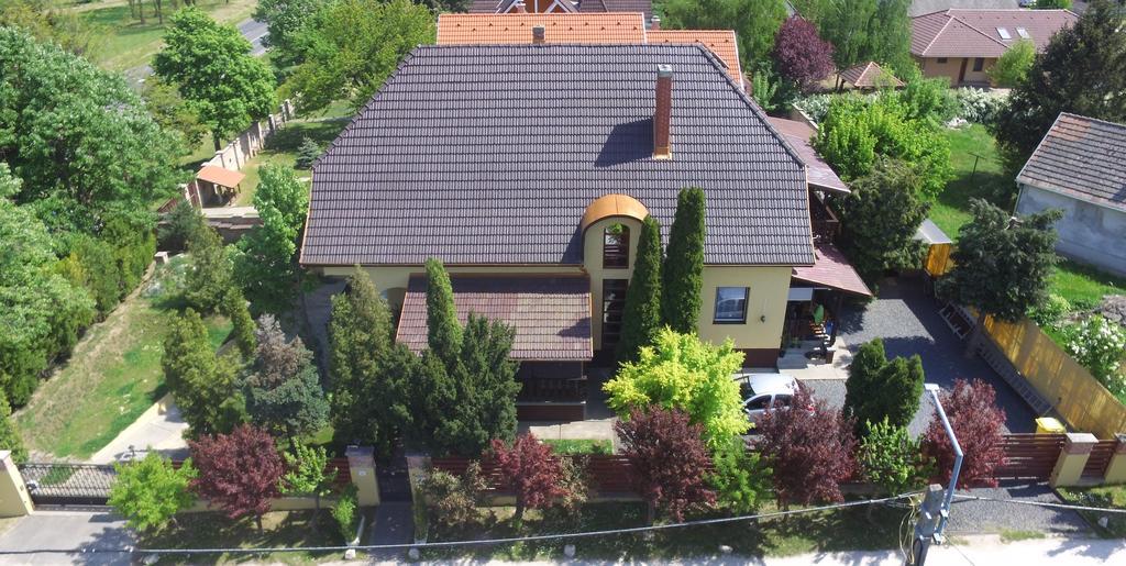 Emi Vendeghaz Hotel Balatonszárszó Exterior foto