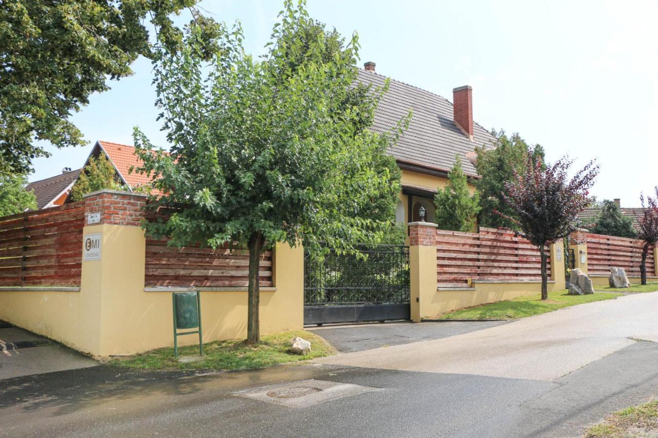 Emi Vendeghaz Hotel Balatonszárszó Exterior foto